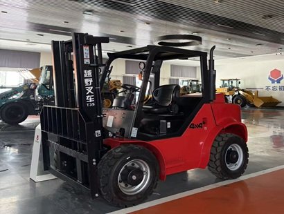 深耕制造十九载｜青岛合众重工4×4一体式越野叉车实力亮相