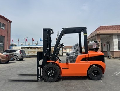 青岛合众重工4吨LPG双燃料叉车上市 兼顾动力与经济性
