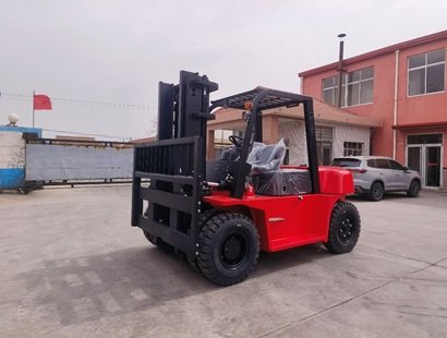 合众大5吨内燃平衡重式叉车：双前轮+铸铁配重，主攻重载搬运