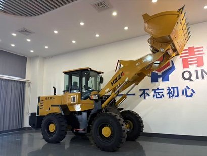 合众HZ30工程款装载机：2.5米快换工程斗，兼顾多场景装载与属具作业需求