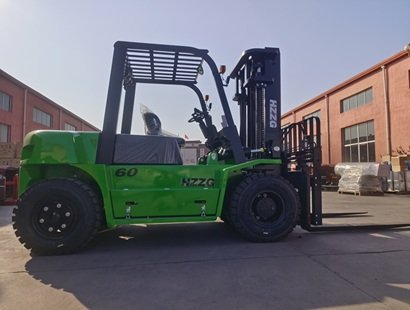 合众6吨内燃平衡重式叉车：4.5米门架+侧移调距，重载与精准兼顾
