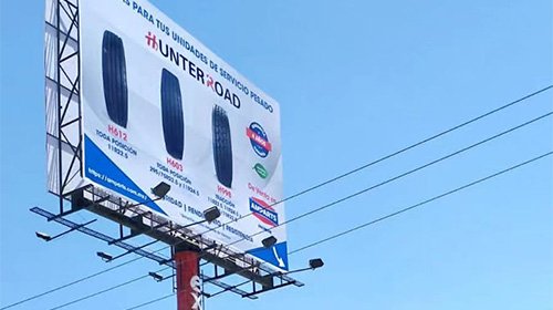 墨西哥街头的HUNTERROAD广告牌