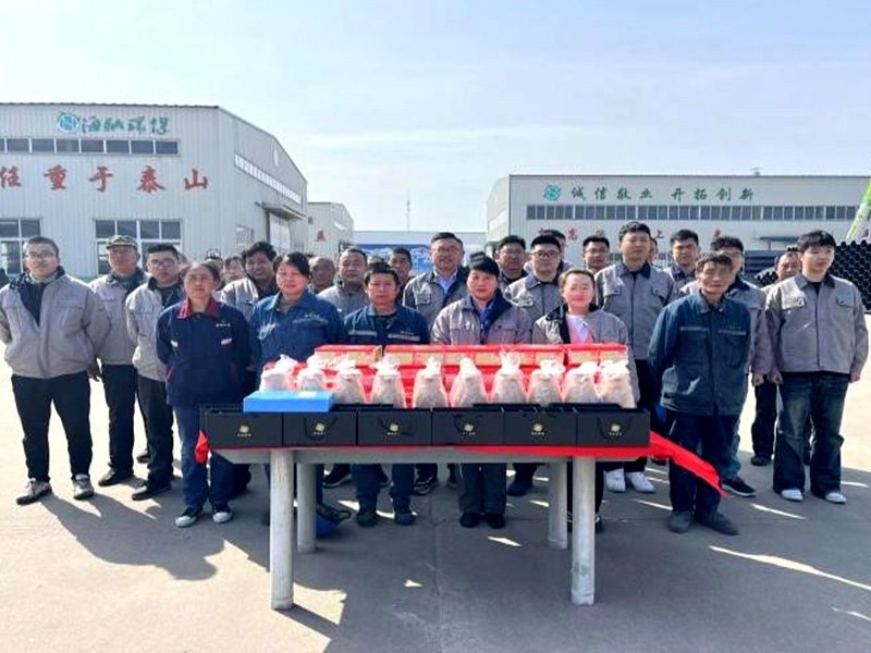 3月份活力提升的团建活动--拔河比赛