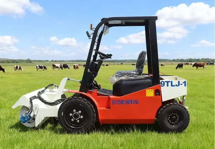 9TLJ-01 柴油动力多功能饲料推送车